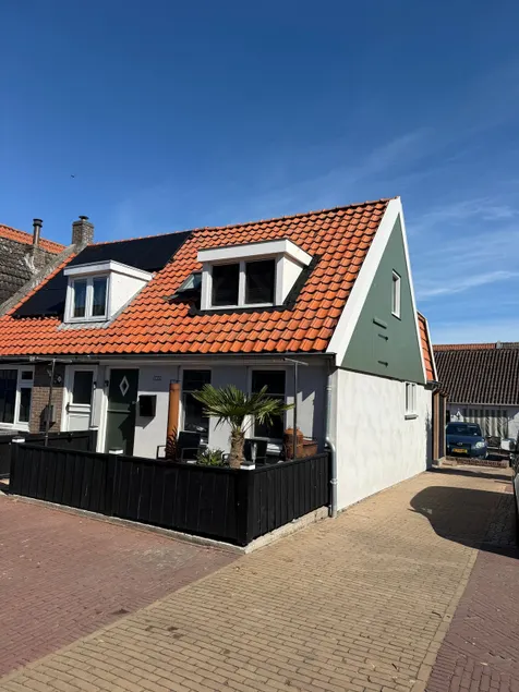 Beach House Urk - Image 1