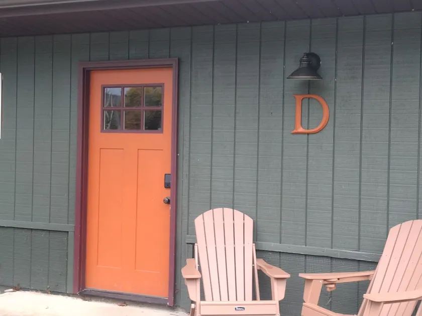 Deluxe Cabin D at Elk Creek Escape - Image 1