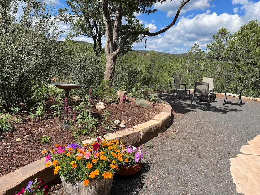 Hiking, mt biking, 44 acres to explore, 20 min outside of Santa Fe - Image 1