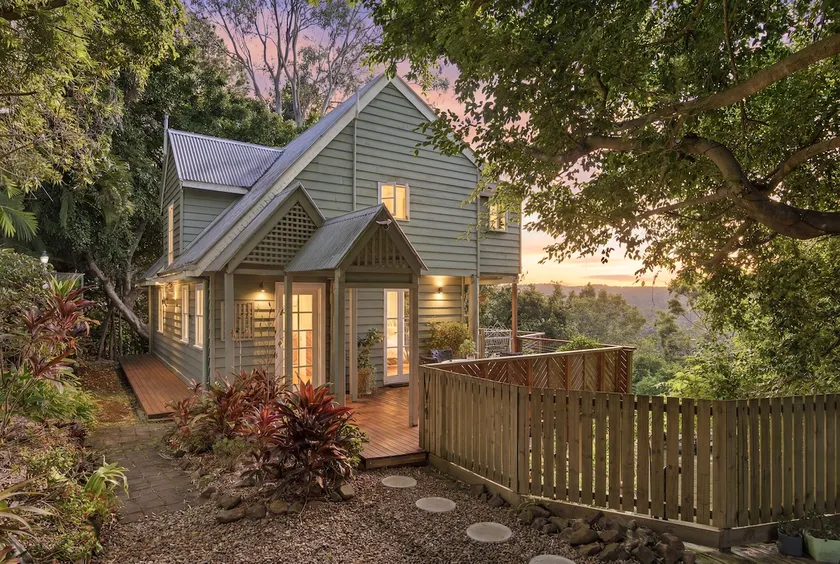 Mapleton Mist Cottage - Image 1