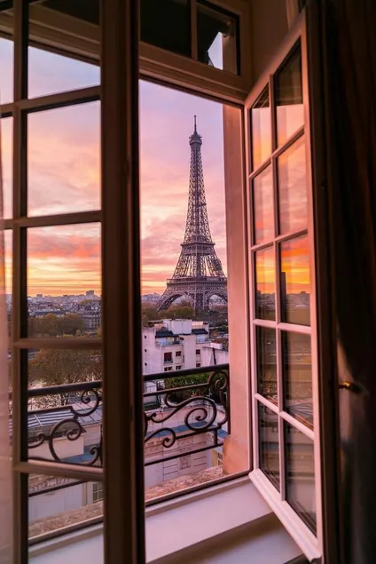 Romantic ap with Eiffel Tower view and king bed - Image 1