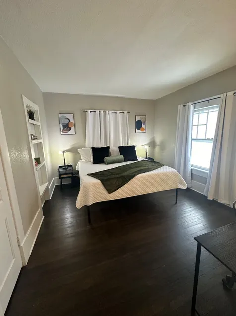 Spacious Downtown Home - Image 1