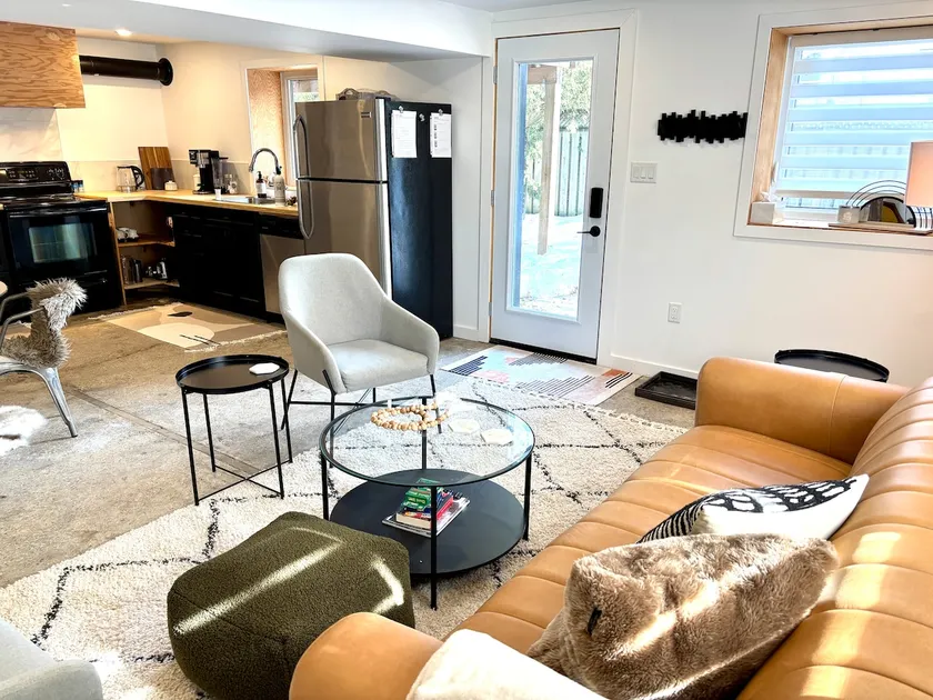 Barker Suite - Fergus/Elora - Image 1