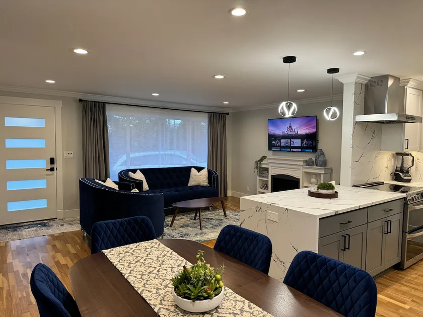 Fully Remodeled 3BR/2BA, Central AC, EV, Fast WiFi - Image 1