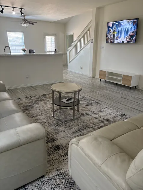 Elegant family home - Image 1