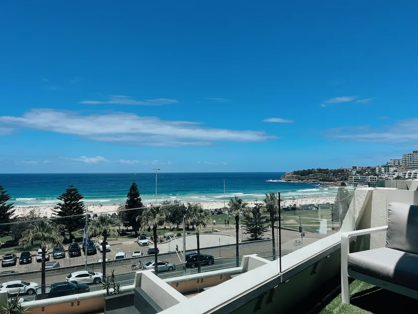 Bondi Beach Waves 2 Beachfront Apartment - Image 1