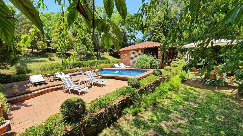 countryside, children, soccer, swimming pool, sun, and comfort - Image 1
