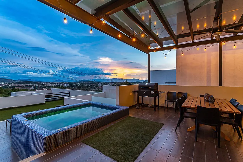 Master suite with private Jacuzzi and spectacular view - Image 1
