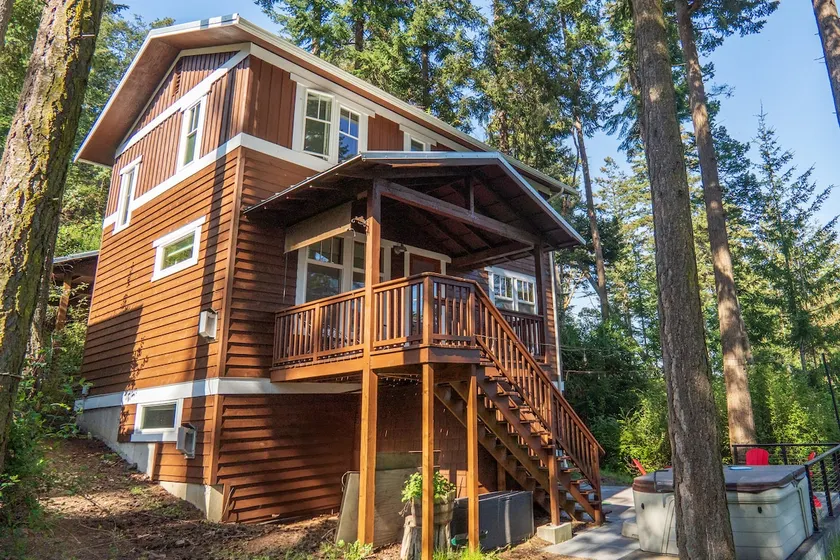 Newly updated cottage; hot tub, forest/ocean view - Image 1