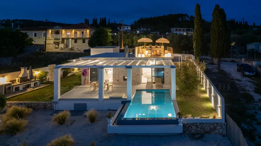 White light rooftop villa - Image 1