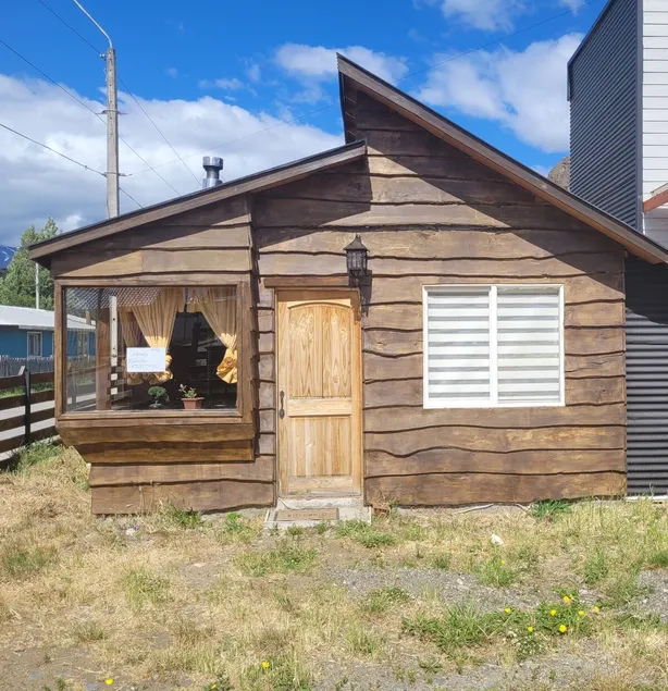 Cozy, fully-equipped cabin. - Image 1