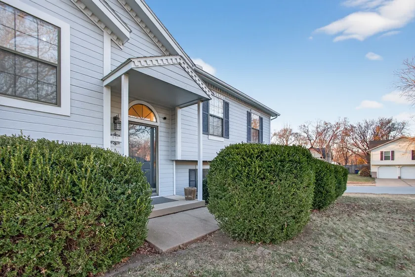 3BR Retreat | 19 Min to Arrowhead | Fenced Yard - Image 1