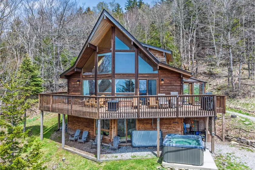 Mountain View Retreat | Hot Tub | Sleeps 18 - Image 1