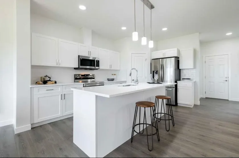 Family-Ready Home, Private Fenced Yard, BBQ, AC - Image 1