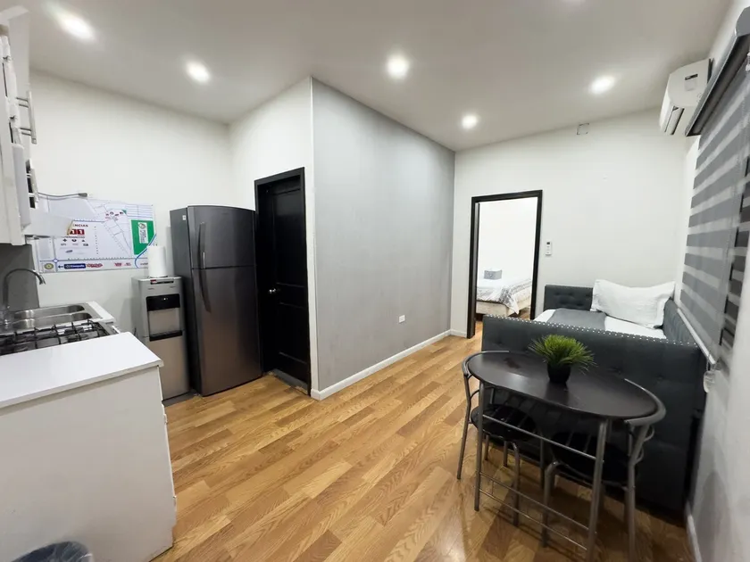 Ideal Area Apartment - Image 1