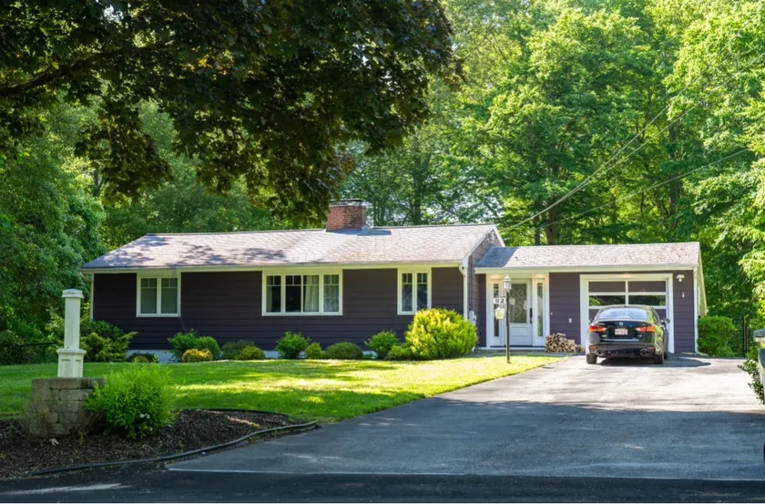 1 Acre, Central Air, Fire Pit, Fenced Yard, Patio - Image 1