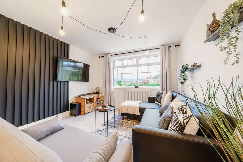Spacious 6BR Ashton Home | Sleeps 12 | Parking - Image 1
