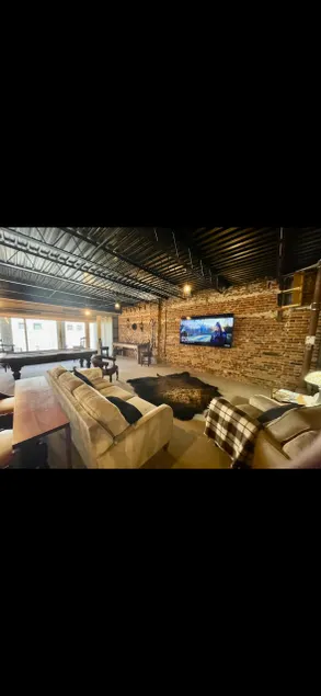 A Huge 4 Bed with Balcony Downtown near Ft Barfoot - Image 1