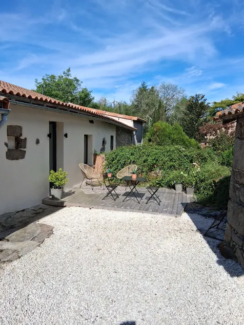 Fig Tree Cottage 1 x Super King or 2 x Single Beds - Image 1