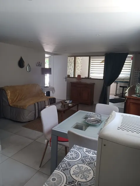 Studio on the ground floor - Image 1