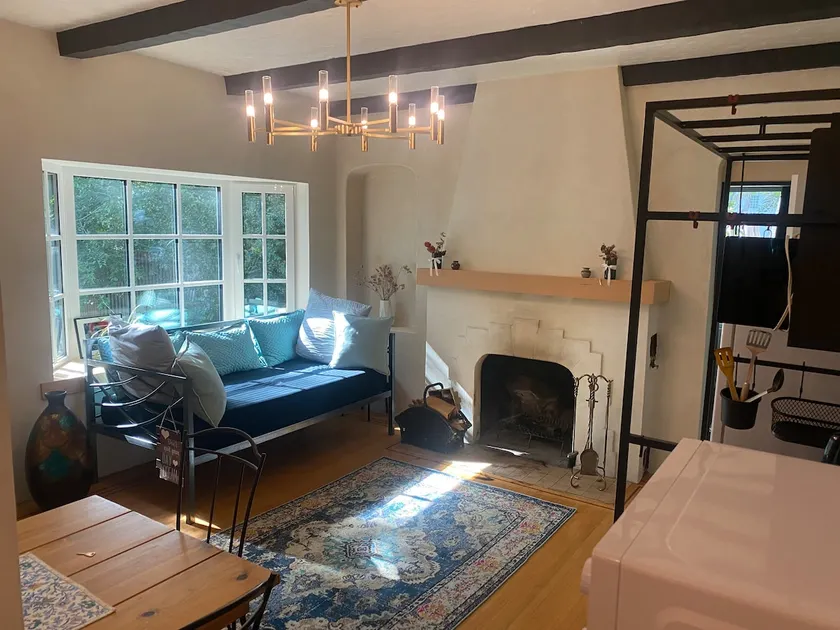 Romantic Willow View Quarters - Image 1