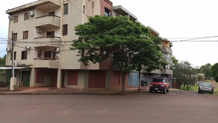Apartment with free private parking - Image 1