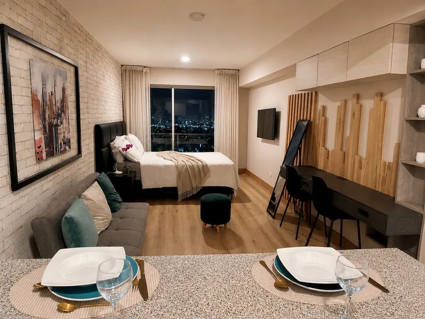 Skyline Loft 32 • Panoramic City View - Image 1