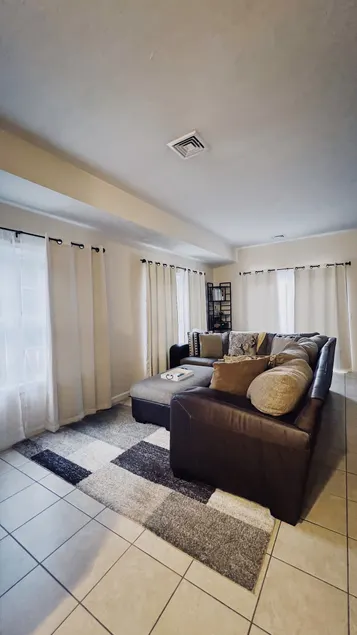 Charming home Centrally located in Worcester - Image 1