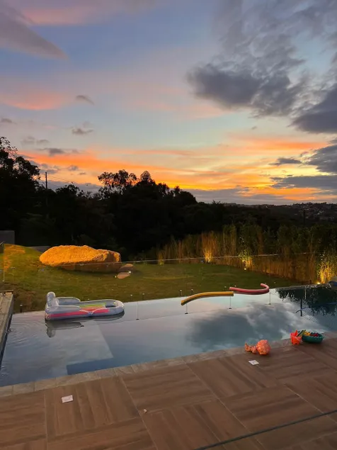 Modern house in a condominium with heated pool - Image 1