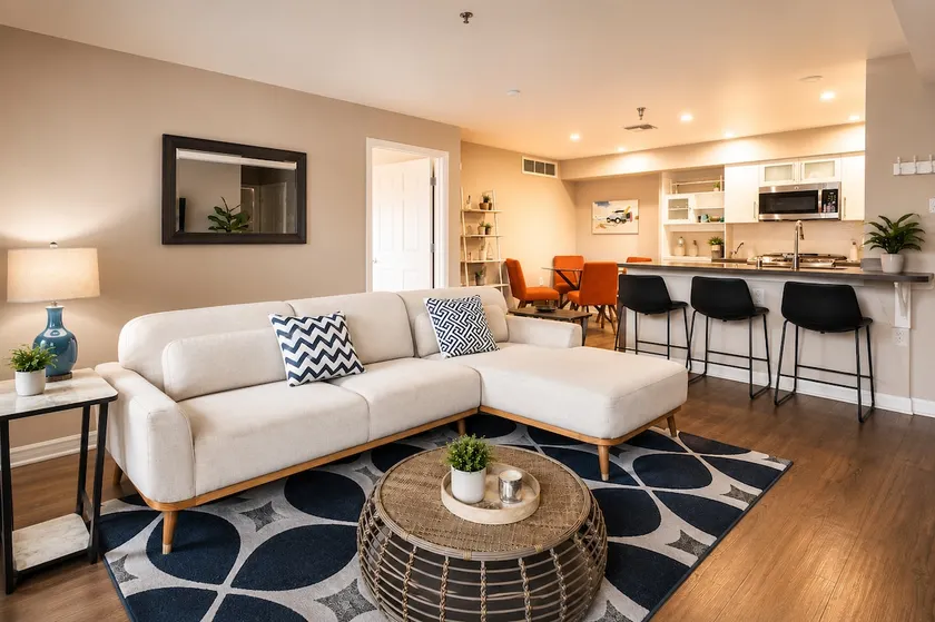 Beachside 2BR/2BA in Santa Monica | Walk to Pier - Image 1