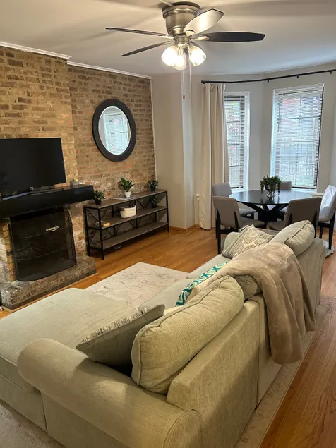 Cozy apartment in the heart of Lincoln Park - Image 1