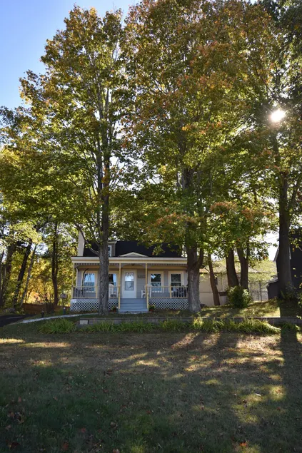 Spacious lakeview cape - Image 1