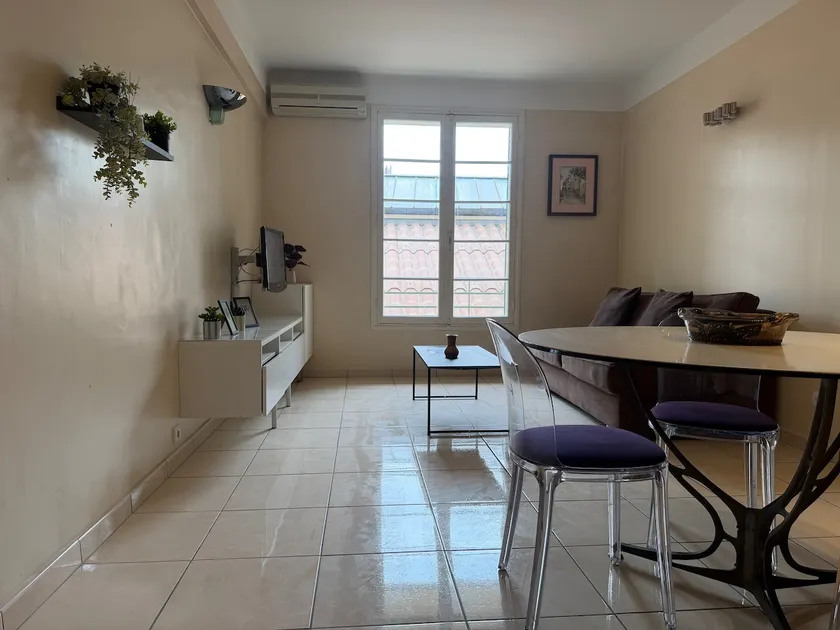 Spacious accommodation on Boulevard Chave, Air conditioning and Tram - Image 1