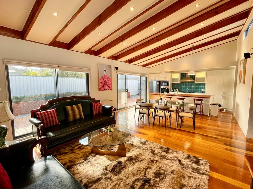 4 Bedroom House 丨Backyard Garden丨Free Parking - Image 1