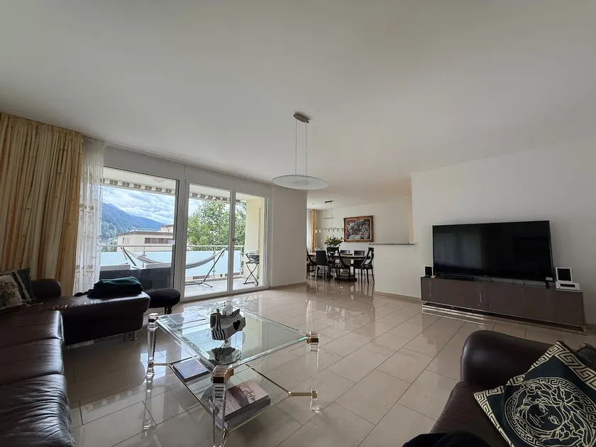 165 m2 4.5-Bedroom Retreat with Mountain Access - Image 1