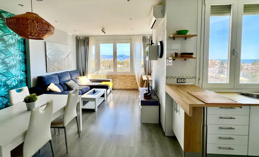 Spectacular Oceanfront Apartment in Guadalmar - Image 1