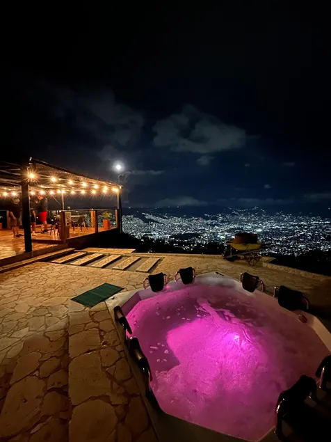LP Finca la Pergola, Naturaleza con Lujo y una increíble vista a todo Medellín - Image 1