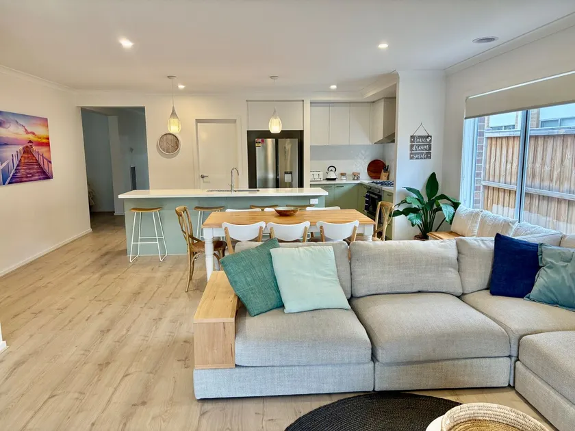 Harmony, coastal retreat. - Image 1