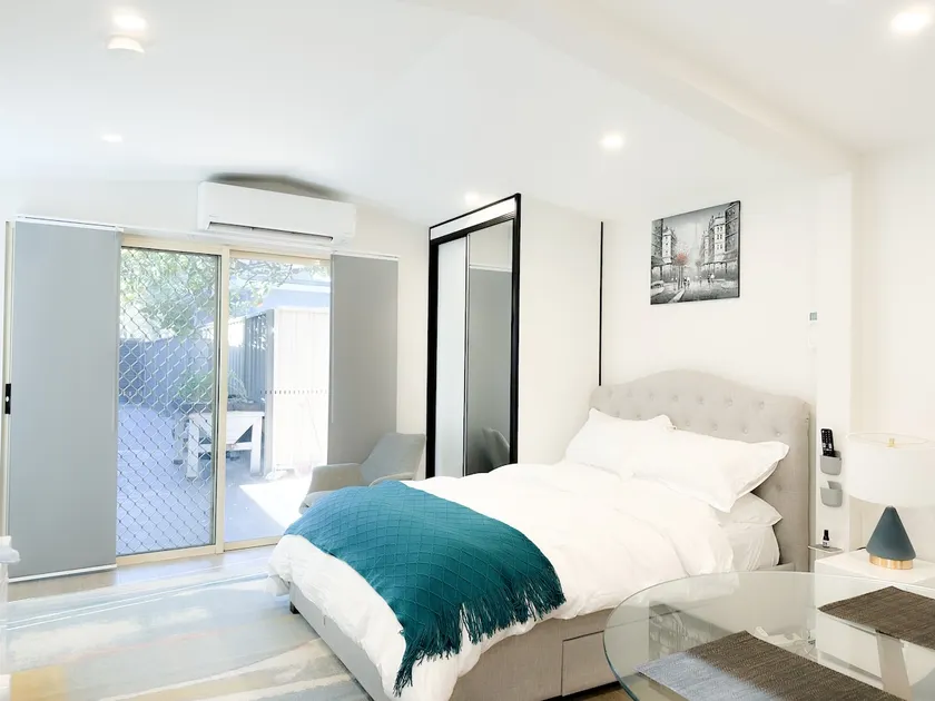Private (local living) Studio in Mascot, airport. - Image 1