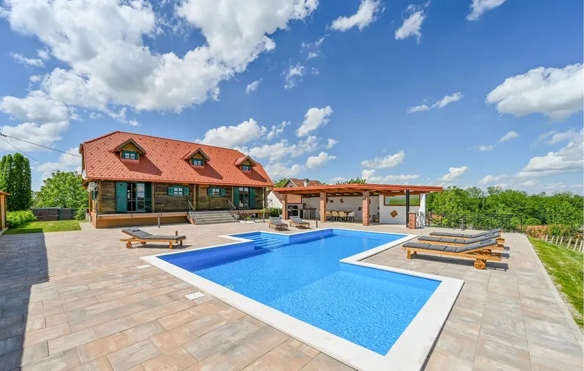 Luxurious home in Lestakovec with sauna - Image 1