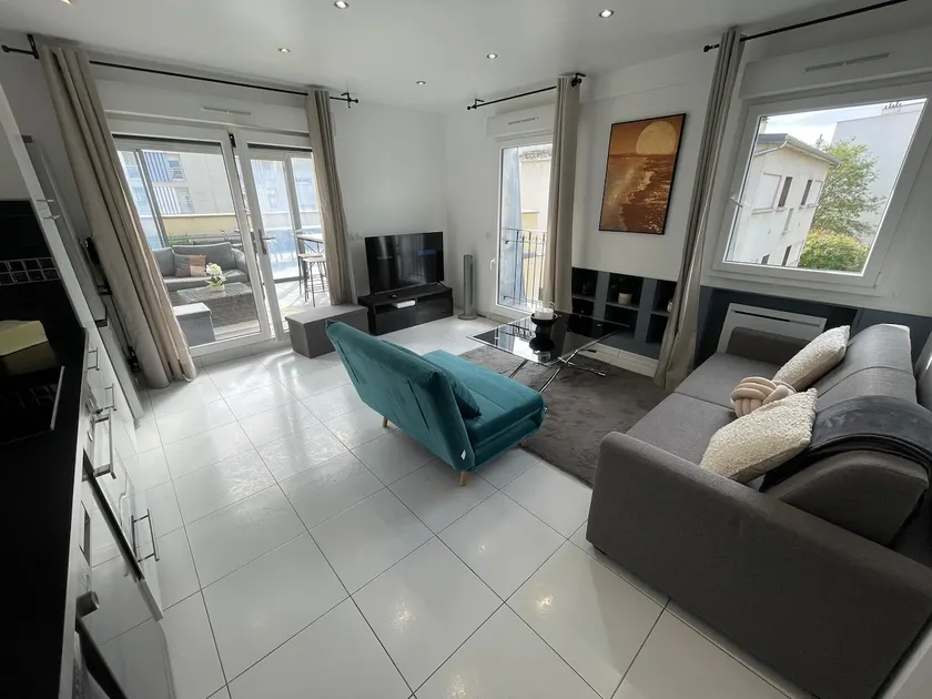 Elegant apartment, cozy veranda - Image 1