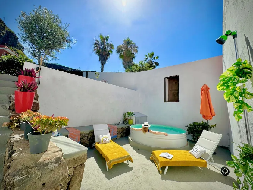 Romantic house by the sea, pool & garden - Image 1