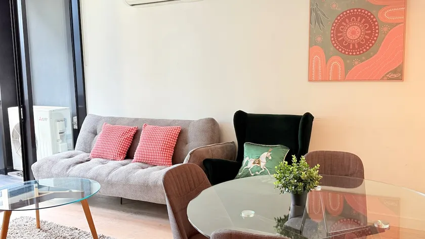 Melbourne City Centre Apartment -z.c-1 - Image 1