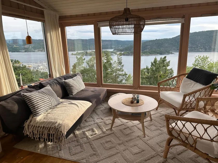 Separate apartment in a detached house with a beautiful view - Image 1