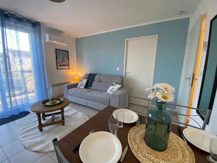 Apt 30 Building A No. 3 Rue Peire Cardinal · Le Voyag - Image 1