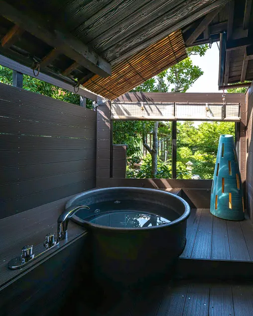 A trad house with garden views and open air bath - Image 1