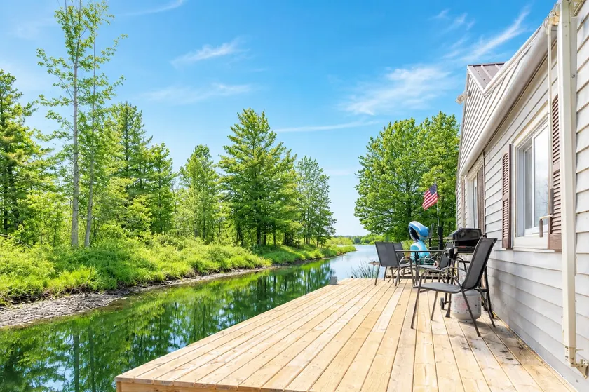 Cozy Waterfront Cottage with Kayaks and Firepit - Image 1