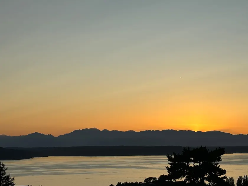 Mod home, steps to Alki beach and local dining! - Image 1