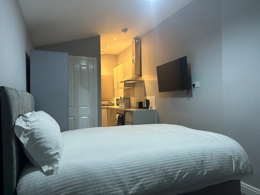 Ruxley Studio with sofa bed - Image 1