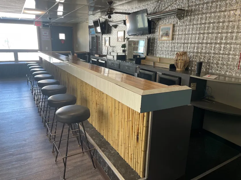 Fresh Coast Bar -1 block to Lake - Image 1